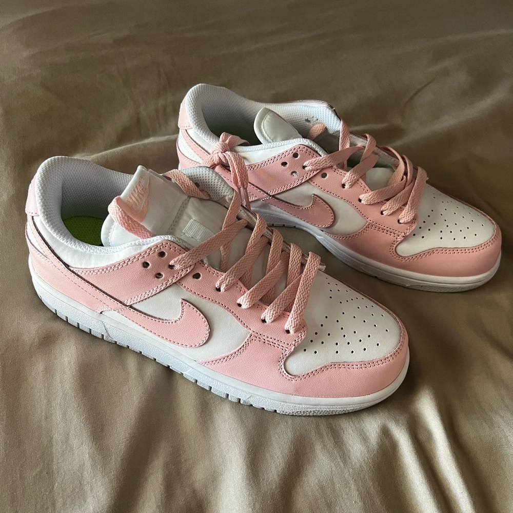 Nike dunk Low Pink ( size 8 )